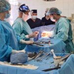 У Чернівцях лікарі врятували пораненого поліцейського: куля зупинилася за сантиметр від аорти