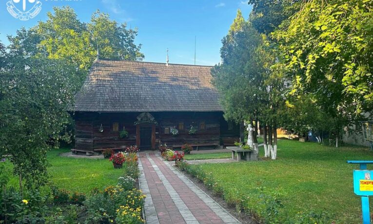 У Чернівцях через суд вимагають належно оформити статус Миколаївської церкви