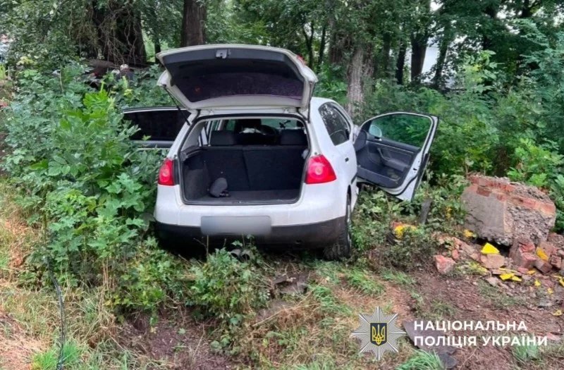 На Буковині у ДТП загинув 24-річний водій: двох пасажирок госпіталізували