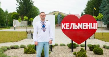 На Буковині зустріли морпіха, який після кількох років російського полону повернувся в Україну