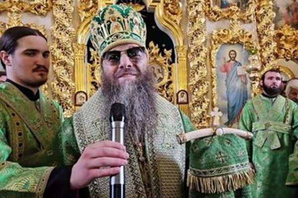 Суд у справі митрополита УПЦ МП Лонгина на Буковині перенесли: він перебуває на лікуванні в Румунії