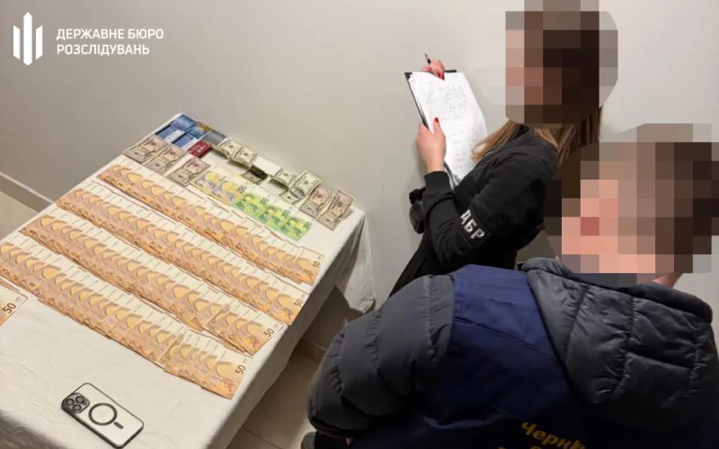 Ексзаступника начальника митного поста на Буковині судитимуть за хабарі за ввезення iPhone