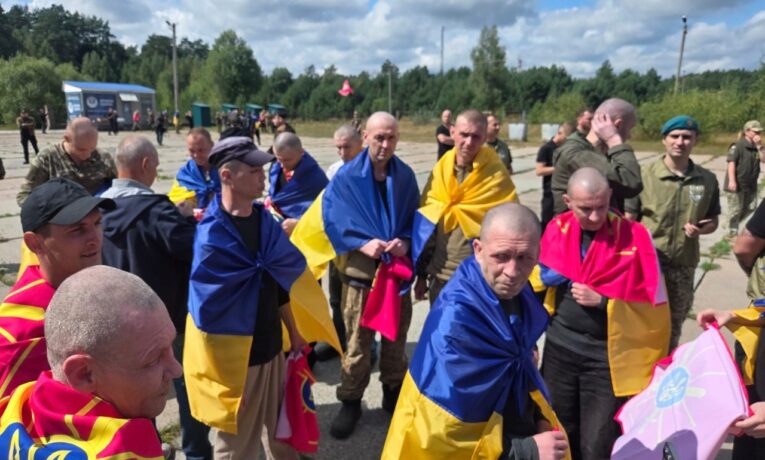 Троє воїнів із Буковини повернулися з російського полону