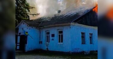 На Буковині горіла будівля сільської ради: вогонь охопив 100 квадратних метрів