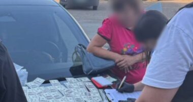 На Буковині жінку затримали за 10 тисяч доларів, які вона вимагала за оформлення інвалідності