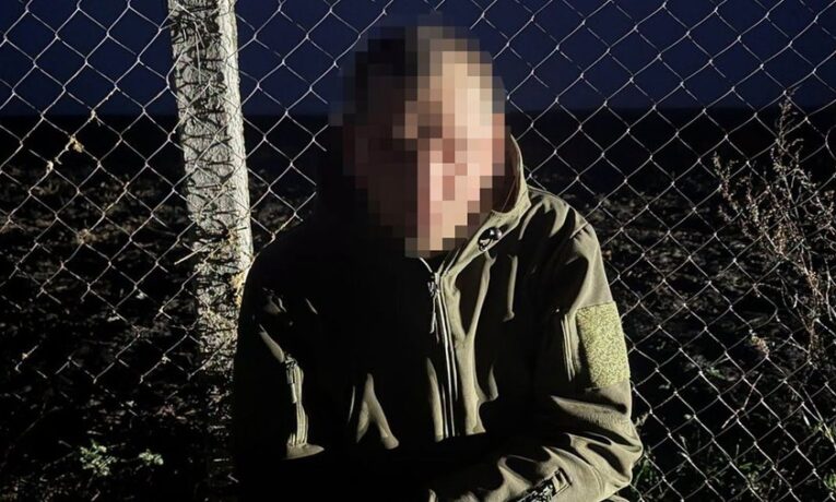 На Буковині прикордонника підозрюють у переправленні чоловіків до Молдови за $5500