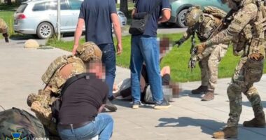 У Чернівцях СБУ затримала двох іноземців, яких підозрюють у підпалі електропідстанції на замовлення РФ