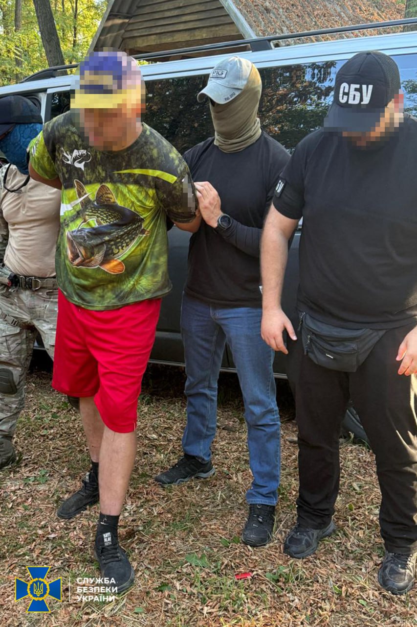СБУ повідомила про підозру чернівчанину, який поширював у соцмережах інформацію про розташування військових