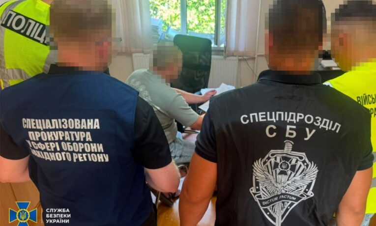На Буковині екскерівників двох районних ТЦК підозрюють у «мобілізації» близько 200 неіснуючих людей