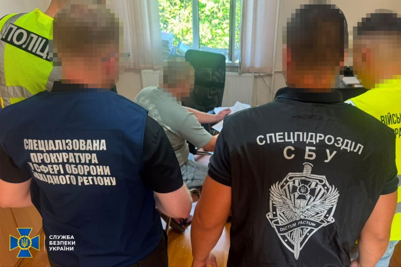 На Буковині екскерівників двох районних ТЦК підозрюють у «мобілізації» близько 200 неіснуючих людей