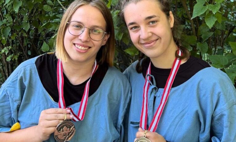 Буковинські спортсменки вперше в історії Чернівців здобули медалі чемпіонату світу з середньовічного бою