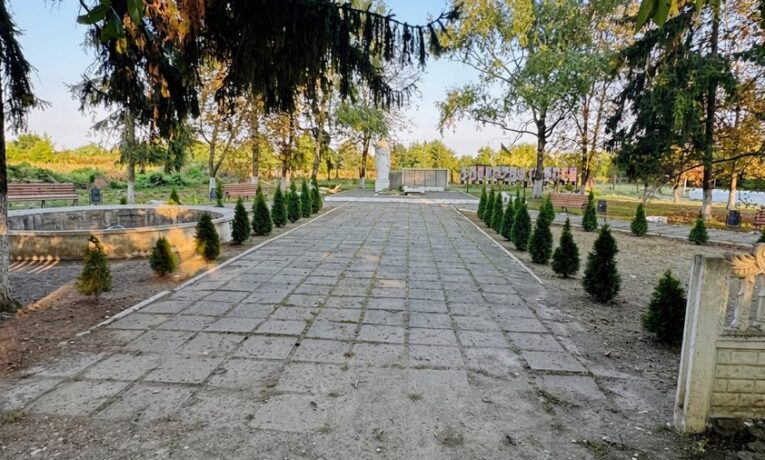 На Буковині за 1,3 мільйона гривень оновлять меморіал полеглим військовим та Алею надії