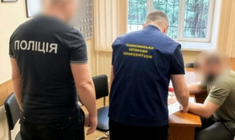 На Буковині судитимуть адвоката та двох спільників за ввезення авто під виглядом гуманітарної допомоги