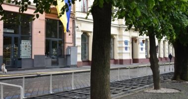 У Чернівцях літній майданчик майже 10 місяців працював без дозволу: заклад сплатив понад 33 тисячі гривень