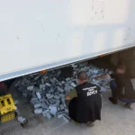 На Буковині під виглядом картопляних чіпсів намагалися вивезти за кордон понад 11 тисяч пачок сигарет