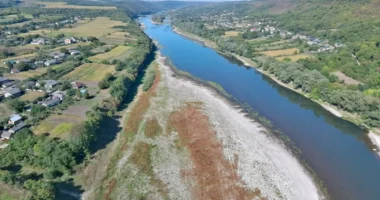 На Буковині зберігається критично низька водність річок: рівні води досягли історичних мінімумів