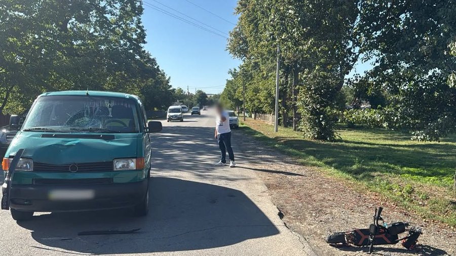На Буковині мікроавтобус зіткнувся з електросамокатом: травмувався 12-річний хлопець
