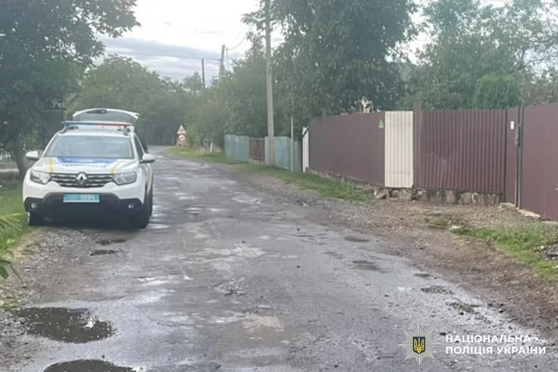 У Вижниці 12-річна дівчинка на квадроциклі врізалася в огорожу: її госпіталізували