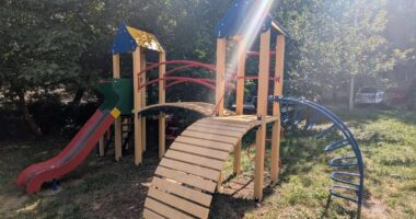 У Чернівцях відремонтували три дитячі та спортивні майданчики