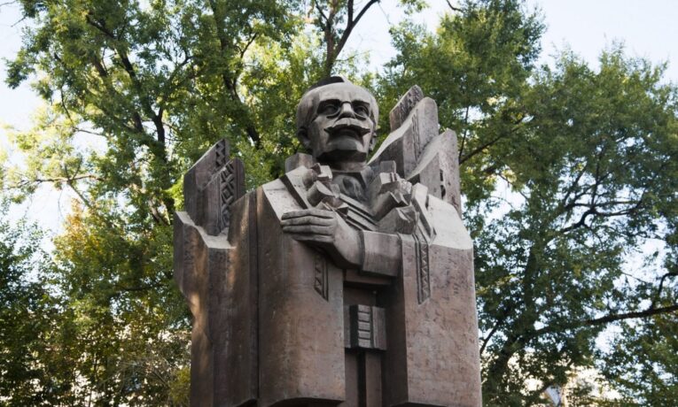 У Чернівцях 14 освітян отримають премію імені Юрія Федьковича: кожному виплатять майже 10 тисяч гривень