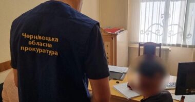 На Буковині двох екслісничих судитимуть за незаконну вирубку лісу: збитки перевищили 7,6 млн грн
