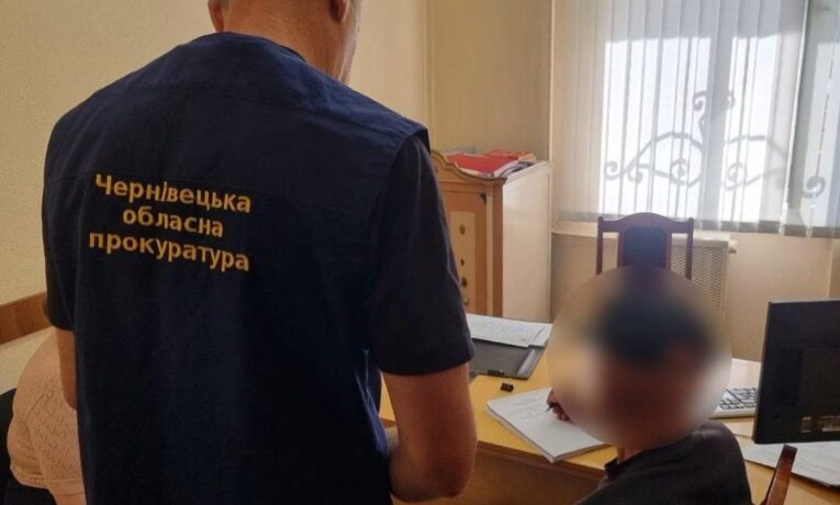 На Буковині двох екслісничих судитимуть за незаконну вирубку лісу: збитки перевищили 7,6 млн грн