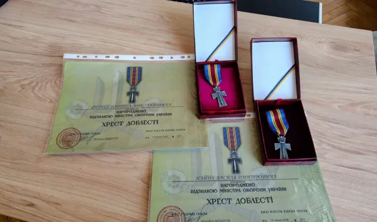 Двох захисників із Глибоцької громади посмертно нагородили «Хрестом доблесті»