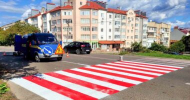 На головних дорогах Буковини тривають роботи з експлуатаційного утримання