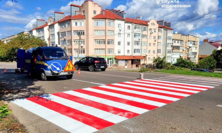 На головних дорогах Буковини тривають роботи з експлуатаційного утримання