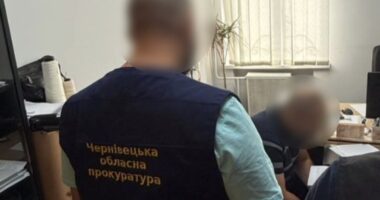 Експосадовця податкової на Буковині судитимуть: бюджет недоотримав майже 2,5 млн грн