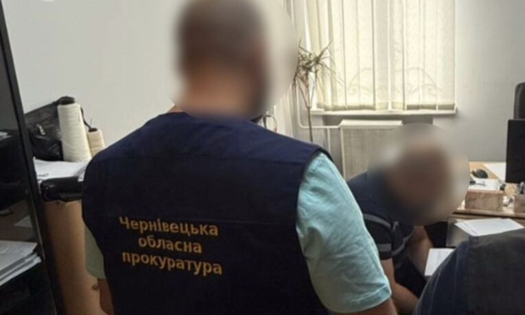 Експосадовця податкової на Буковині судитимуть: бюджет недоотримав майже 2,5 млн грн