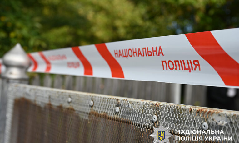 У Чернівцях жінку підозрюють у вбивстві чоловіка: тіло намагалися закопати на подвір’ї (відео)