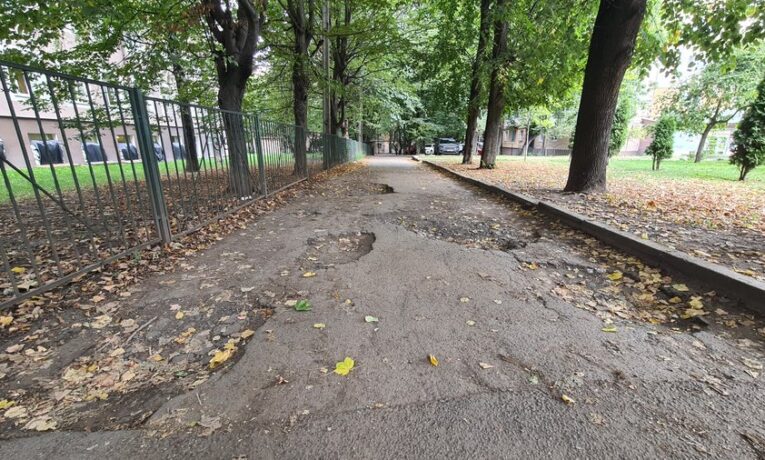 У Чернівцях за майже 4,3 млн грн планують відремонтувати проїзд біля ліцею №8