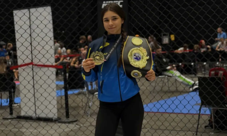 Студентка ЧНУ Дар’я Гордієнко здобула дві золоті медалі на чемпіонаті світу з козацького двобою