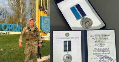Захисника із Сокирянської громади відзначили військовою нагородою