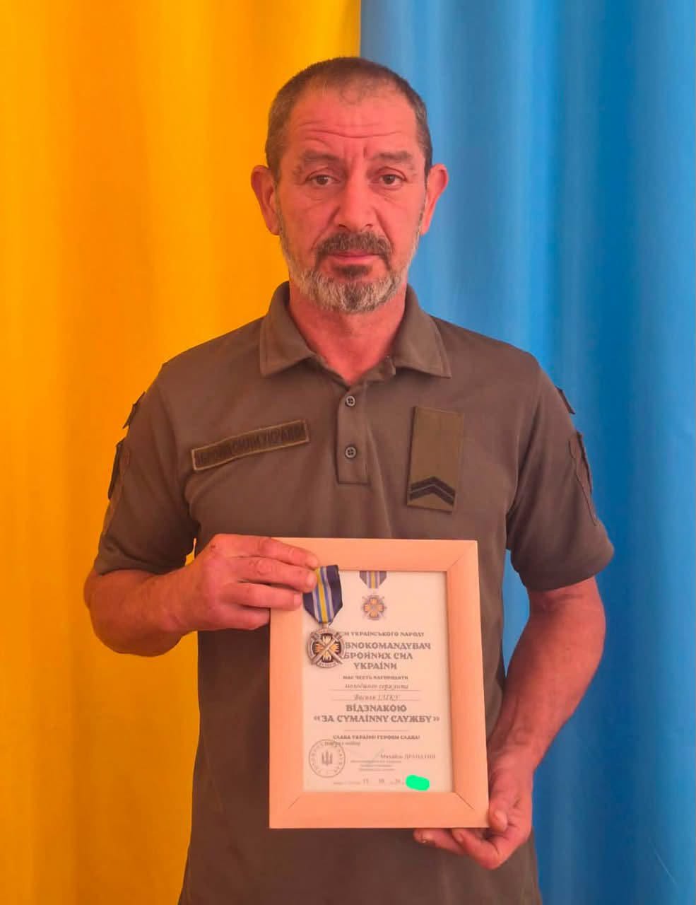 Захисник зі Сторожинецької громади отримав відзнаку від Головнокомандувача ЗСУ