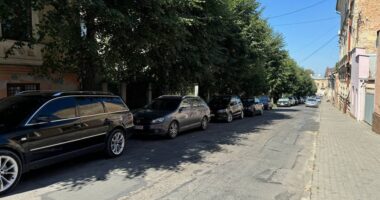 У Чернівцях цьогоріч оштрафували понад 70 водіїв за паркування на місцях для людей з інвалідністю