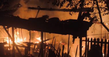 На Буковині загорілася господарська будівля: пожежа знищила майно