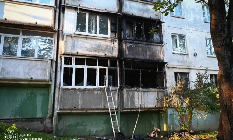 У Чернівцях загорілася квартира в багатоповерхівці: травмувалася 59-річна жінка