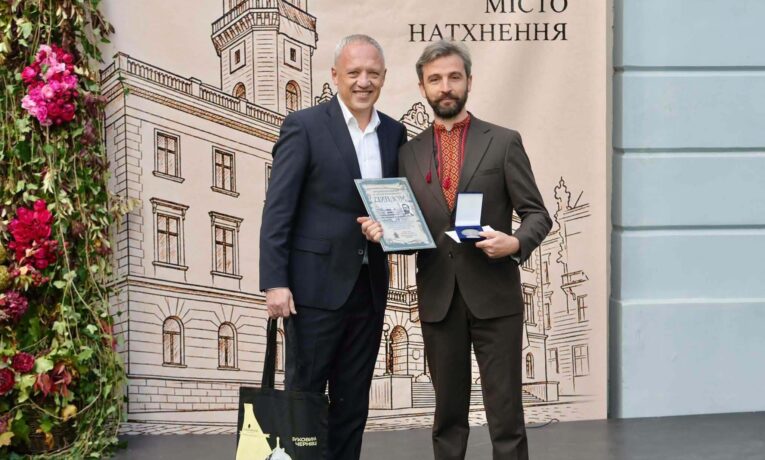 Директор Чернівецького драмтеатру отримав муніципальну відзнаку імені Антона Кохановського