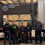 До 22,5 тисячі євро з людини: на Буковині чоловіків сховали у причепі вантажівки для виїзду до Молдови