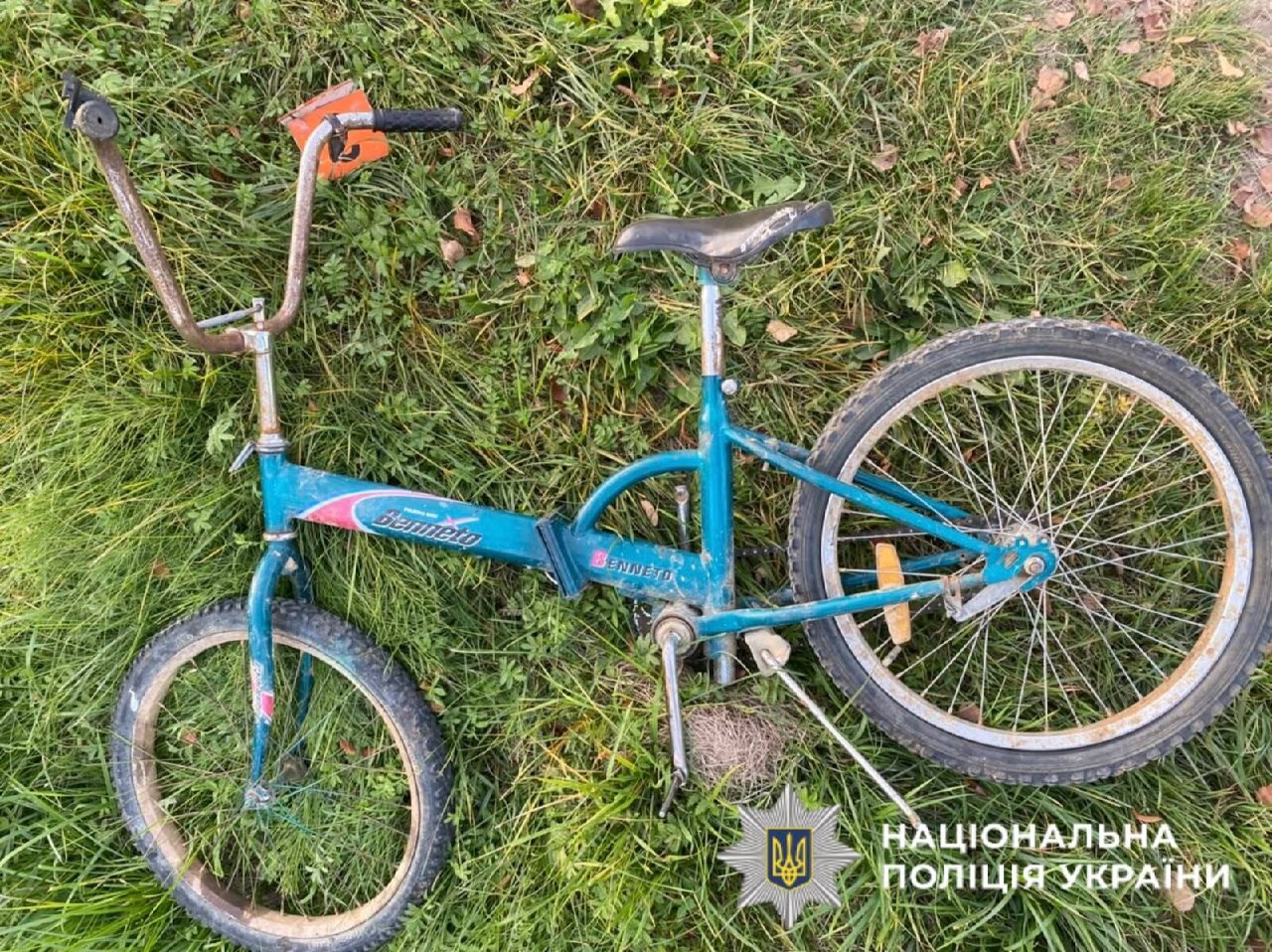 На Буковині 7-річний велосипедист зіткнувся з автомобілем: дитину госпіталізували