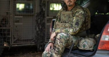 Захисник із Буковини отримав «Золотий хрест» та відзнаку «За поранення»