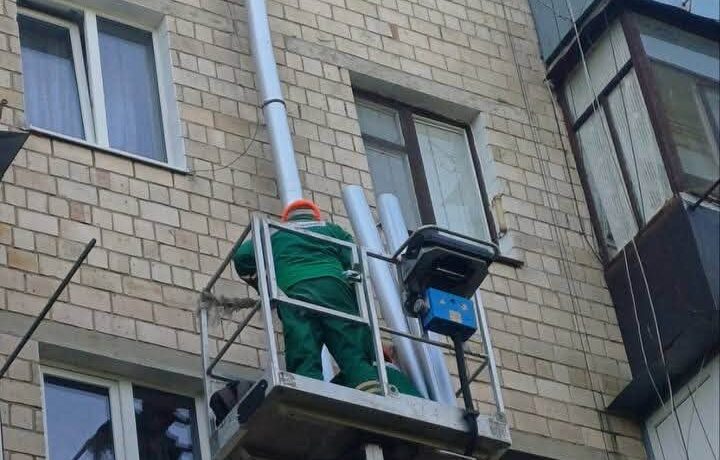 У Чернівцях відновили майже 289 метрів водостічних труб у житлових будинках